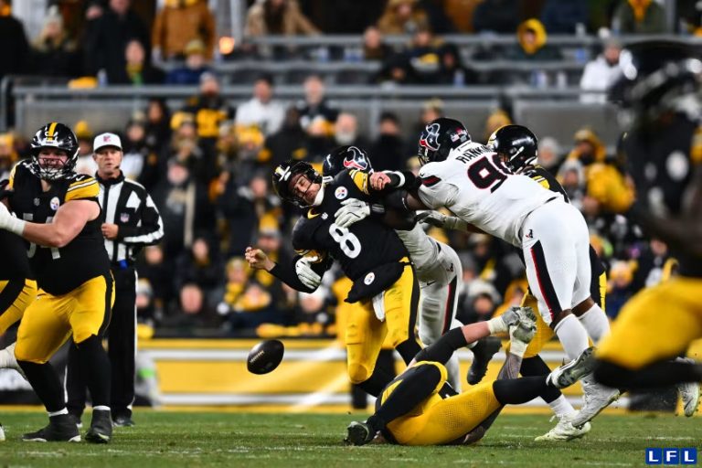 Texans defense overwhelms Steelers in potential Aaron Rodgers finale