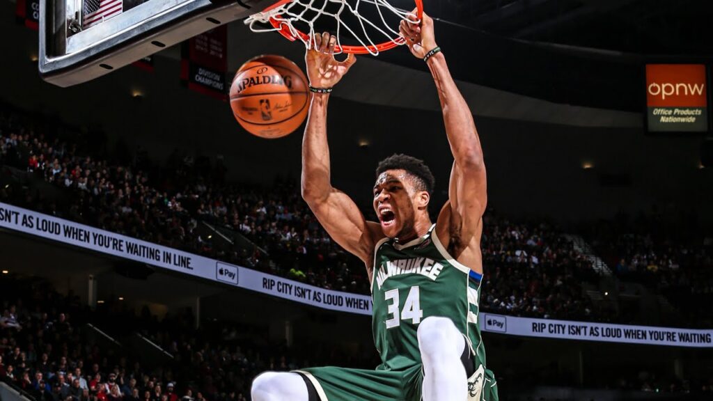 Giannis Antetokounmpo dunk highlight