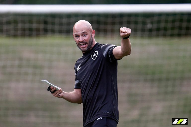 Franclim Carvalho é apresentado no Botafogo; Lance!TV transmite coletiva ao vivo