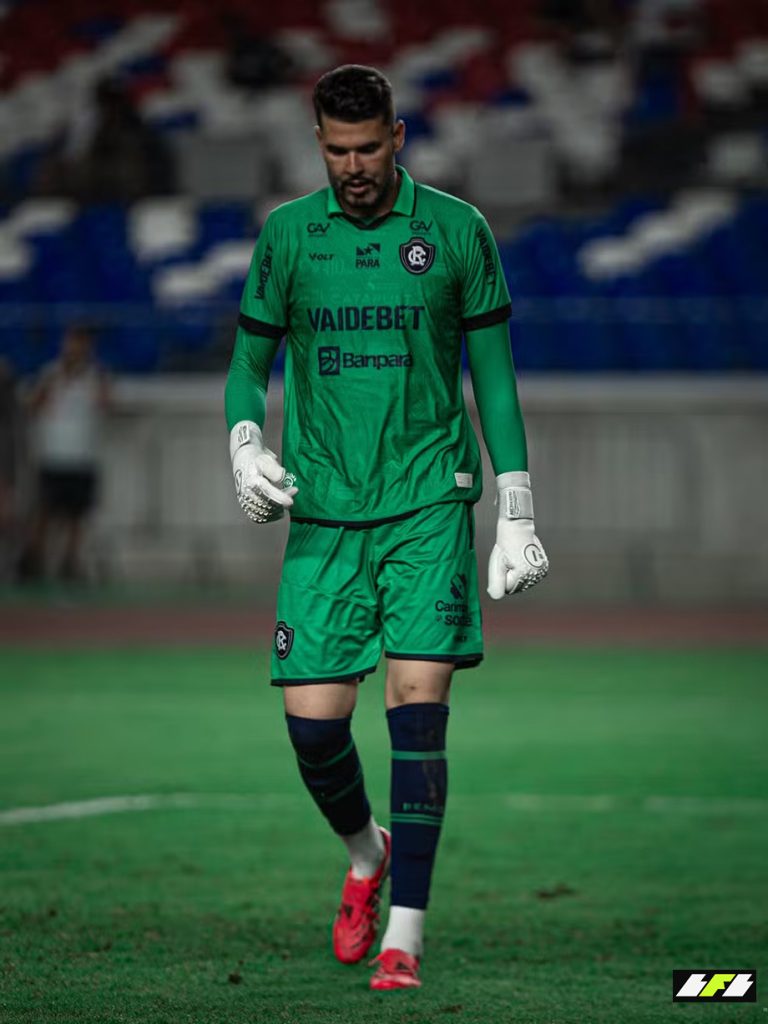 Ivan comemora vitória e defesas com a camisa do Remo na Copa Norte